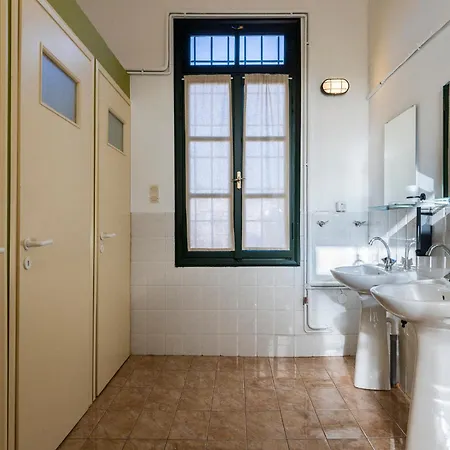 Sundial Bed & Breakfast 4*