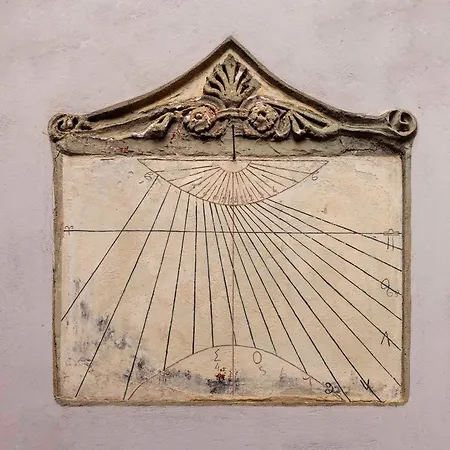Sundial 4*